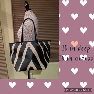 Coach larger bag with zipper.